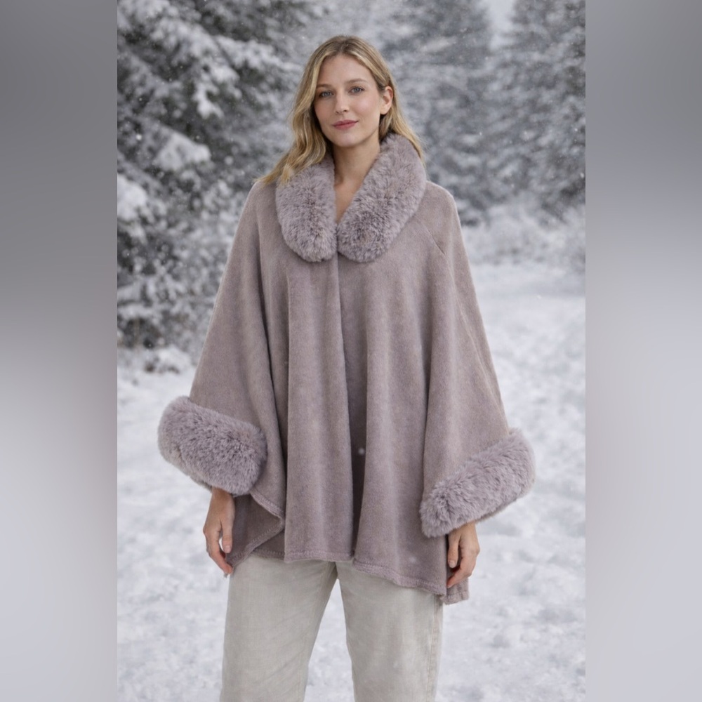 Elegant and Soft Dusty Purple Gray Faux Fur Trimmed Warm Cape Sweater NWOT